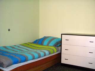 Хостелы Hostel Omega Жешув Односпальная кровать в общем номере с 6 кроватями-2